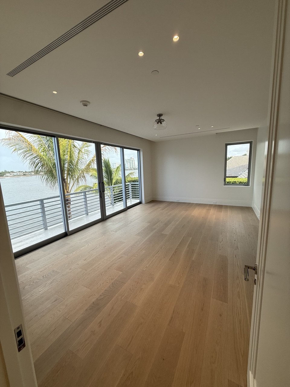 Waterfront Residence — 9